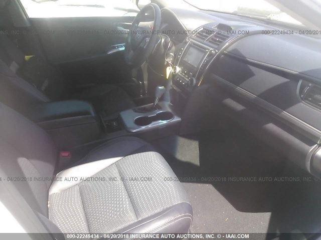 4T1BF1FK5DU707014 - 2013 TOYOTA CAMRY L/SE/LE/XLE 白色 照片 5