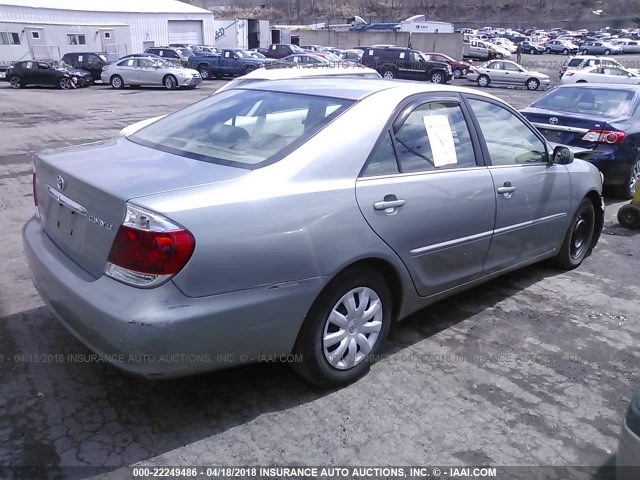 4T1BE32K05U638237 - 2005 TOYOTA CAMRY LE/XLE/SE ნაცრისფერი ფოტო 4