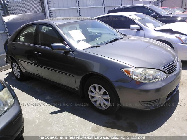 4T1BE32K35U624249 - 2005 TOYOTA CAMRY LE/XLE/SE ნაცრისფერი ფოტო 1