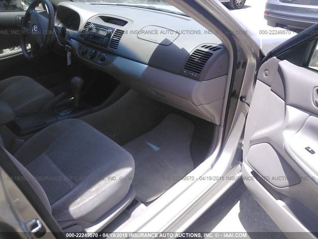 JTDBE32K830241481 - 2003 TOYOTA CAMRY LE/XLE Gold Foto 5