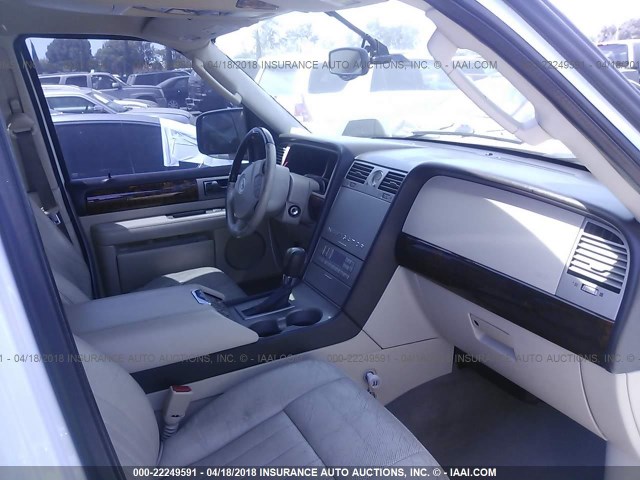 5LMFU27R93LJ38937 - 2003 LINCOLN NAVIGATOR WHITE photo 5