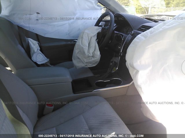 4T1BF1FK4FU096556 - 2015 TOYOTA CAMRY LE/XLE/SE/XSE SILVER photo 5