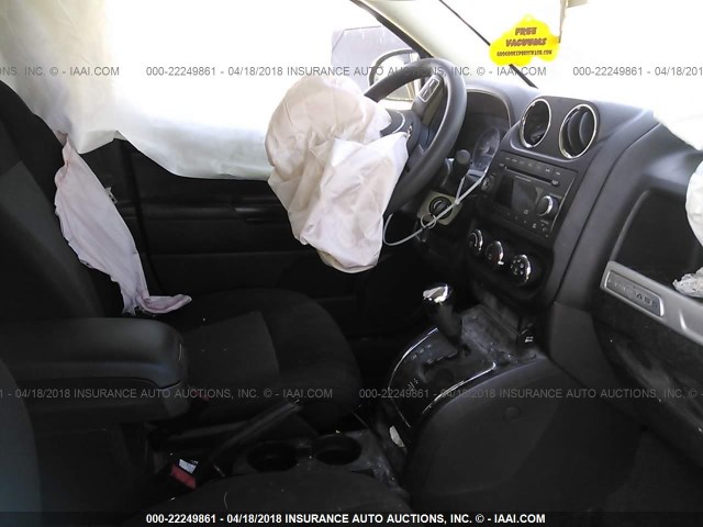 1C4NJCBB9FD296320 - 2015 JEEP COMPASS SPORT SILVER photo 5