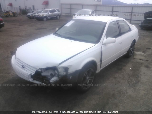 JT2BG22K2V0022337 - 1997 TOYOTA CAMRY LE/XLE WHITE photo 2