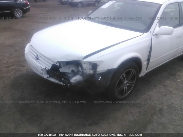 JT2BG22K2V0022337 - 1997 TOYOTA CAMRY LE/XLE WHITE photo 6