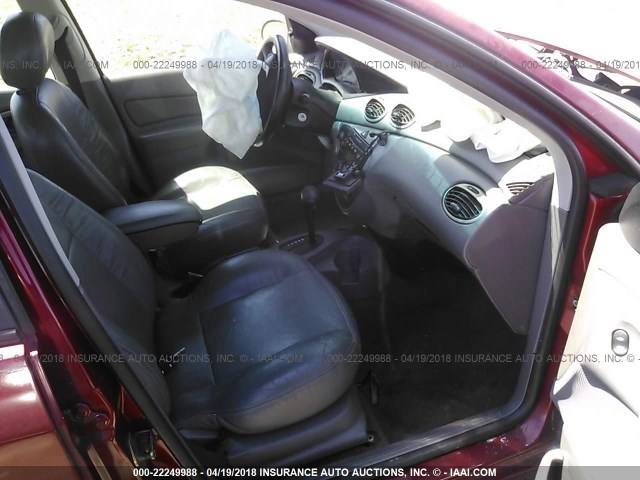 3FAFP37363R175810 - 2003 FORD FOCUS ZX5 RED photo 5