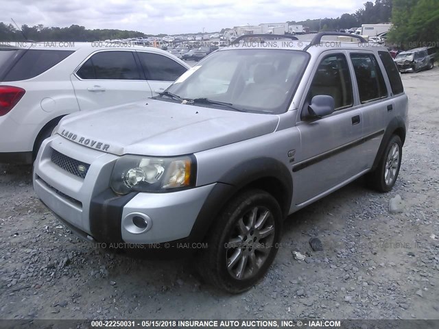 SALNY22285A459750 - 2005 LAND ROVER FREELANDER SE WHITE photo 2