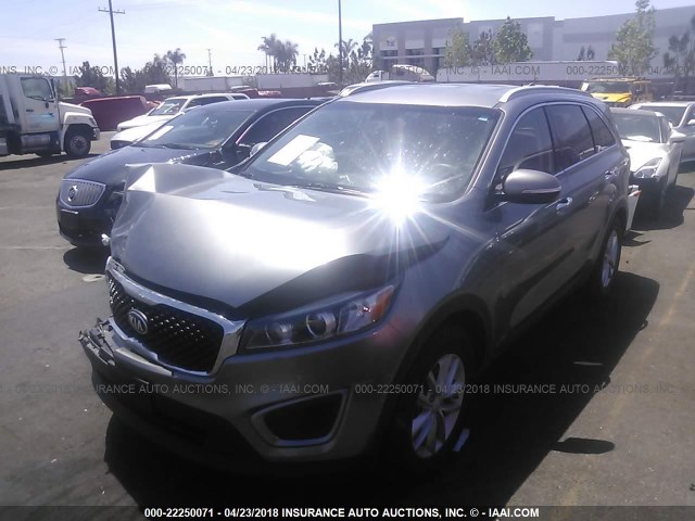 5XYPGDA31GG050341 - 2016 KIA SORENTO LX/L GRAY photo 2