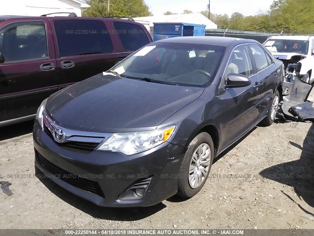 4T4BF1FK1CR250819 - 2012 TOYOTA CAMRY SE/LE/XLE GRAY photo 2