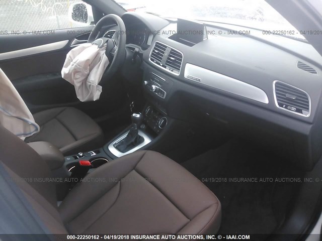 WA1ECCFSXJR022988 - 2018 AUDI Q3 PREMIUM WHITE photo 5