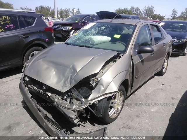 IFAFP34PX3W202723 - 2003 FORD FOCUS GOLD photo 2