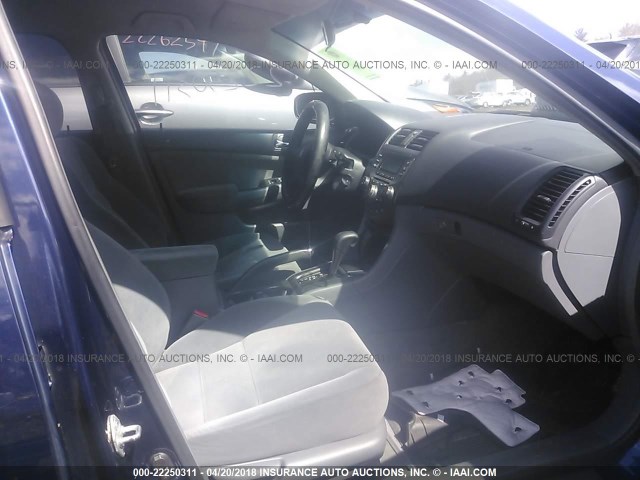 1HGCM56106A008280 - 2006 HONDA ACCORD VALUE BLUE photo 5