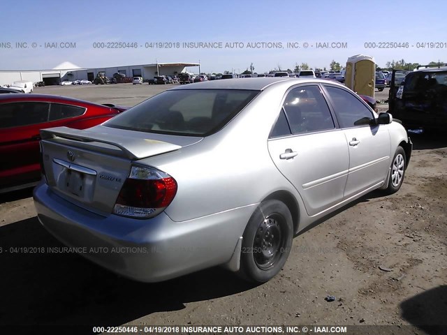 4T1BE32K05U035031 - 2005 TOYOTA CAMRY LE/XLE/SE ვერცხლისფერი ფოტო 4