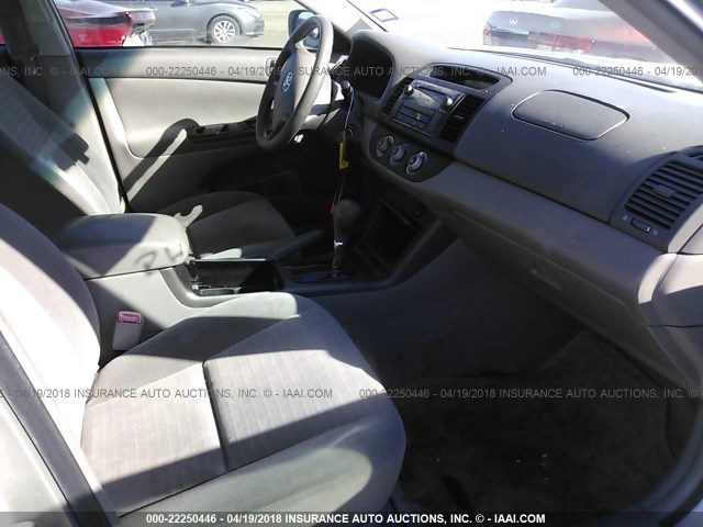 4T1BE32K05U035031 - 2005 TOYOTA CAMRY LE/XLE/SE ვერცხლისფერი ფოტო 5