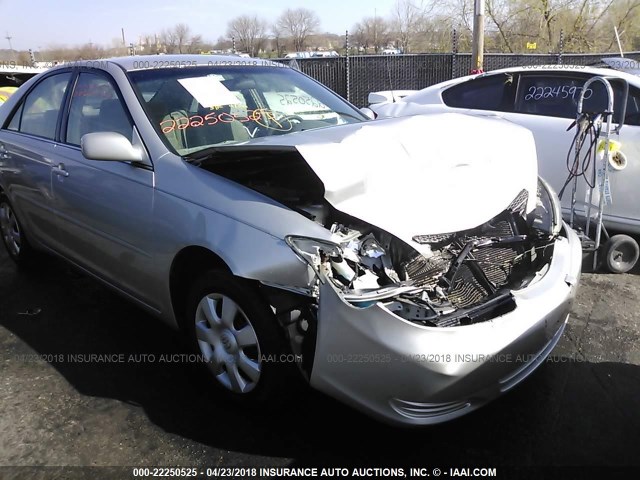 4T1BE32K04U340365 - 2004 TOYOTA CAMRY LE/XLE/SE ვერცხლისფერი ფოტო 1