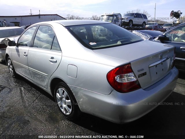 4T1BE32K04U340365 - 2004 TOYOTA CAMRY LE/XLE/SE ვერცხლისფერი ფოტო 3