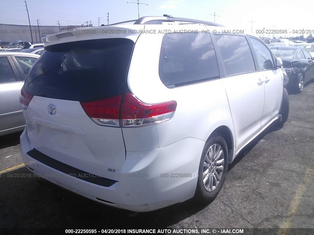 5TDYK3DC4DS385729 - 2013 TOYOTA SIENNA XLE/LIMITED WHITE photo 4