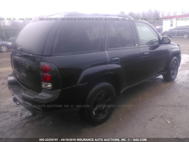 1GNDT13S422446937 - 2002 CHEVROLET TRAILBLAZER  BLACK photo 4