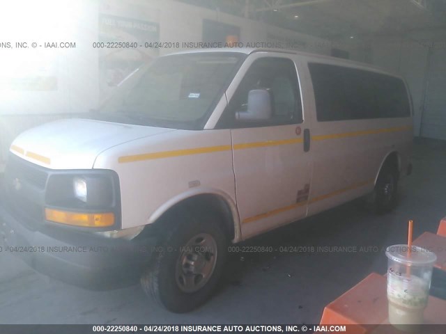 1GAWGPFA8D1149702 - 2013 CHEVROLET EXPRESS G2500 LS WHITE photo 2