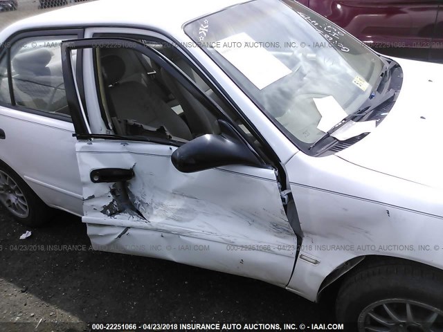 1NXBR12EXWZ115828 - 1998 TOYOTA COROLLA VE/CE/LE 白色 照片 6