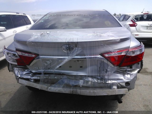 4T4BF1FK0FR505741 - 2015 TOYOTA CAMRY LE/XLE/SE/XSE ვერცხლისფერი ფოტო 6