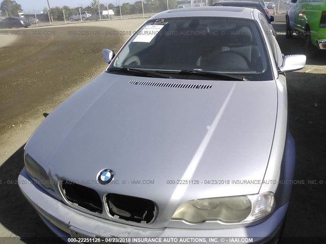 WBABN53461JU36995 - 2001 BMW 330 CI SILVER photo 6