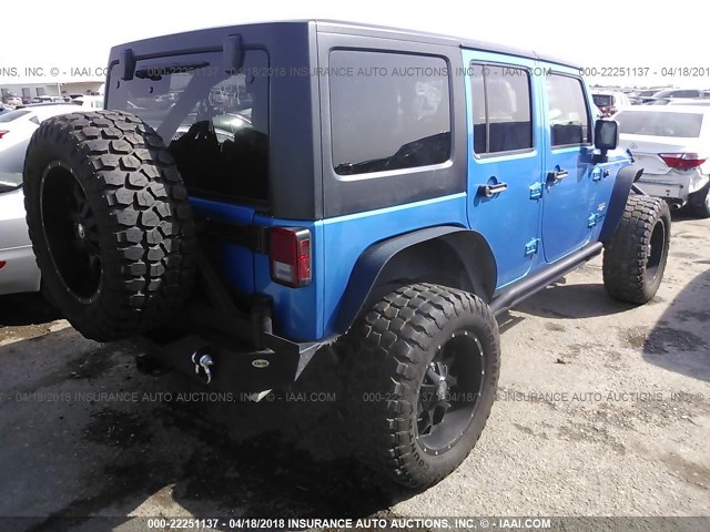 1C4BJWEG0GL262298 - 2016 JEEP WRANGLER UNLIMITE SAHARA Light Blue photo 4