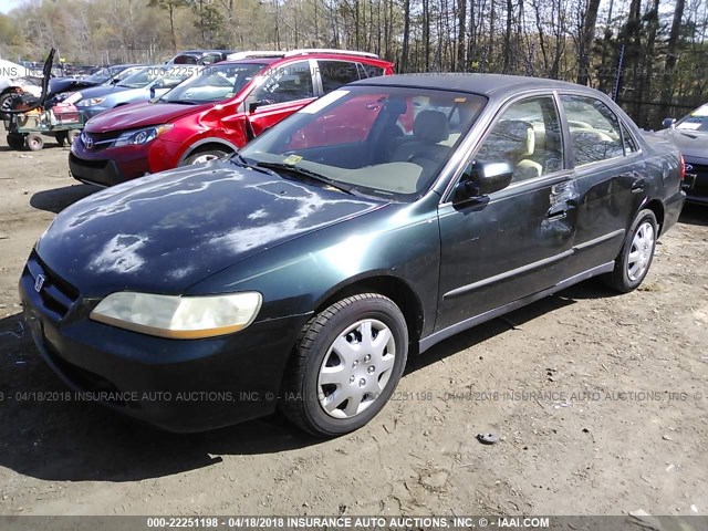 1HGCG665XYA135217 - 2000 HONDA ACCORD LX GREEN photo 2