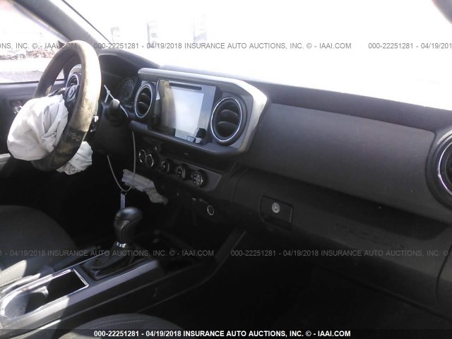 5TFCZ5ANXHX086513 - 2017 TOYOTA TACOMA DBL CAB/SR/TRDSPT/OR/PRO თაფლისფერი ფოტო 5
