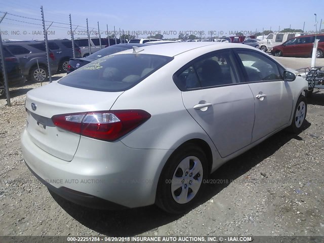 KNAFK4A62F5275778 - 2015 KIA FORTE LX CREAM photo 4