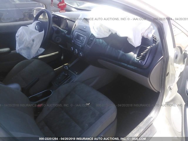 KNAFK4A62F5275778 - 2015 KIA FORTE LX CREAM photo 5