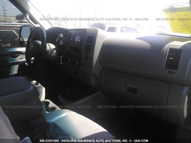 1N6BF0LY7EN108874 - 2014 NISSAN NV 2500 SILVER photo 5