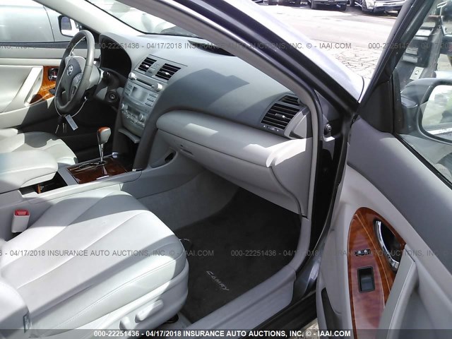 4T1BE46K88U201719 - 2008 TOYOTA CAMRY CE/LE/XLE/SE GRAY photo 5