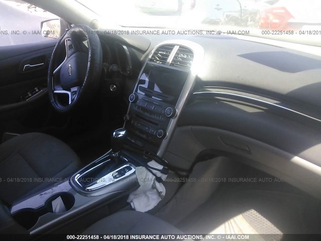 1G11B5SA5DF261122 - 2013 CHEVROLET MALIBU LS 银色 照片 5