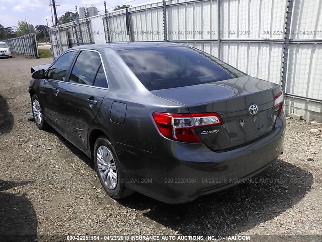 4T4BF1FK5DR328424 - 2013 TOYOTA CAMRY L/SE/LE/XLE GRAY photo 3
