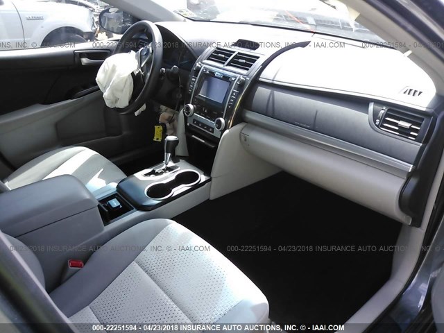 4T4BF1FK5DR328424 - 2013 TOYOTA CAMRY L/SE/LE/XLE 灰色 照片 5