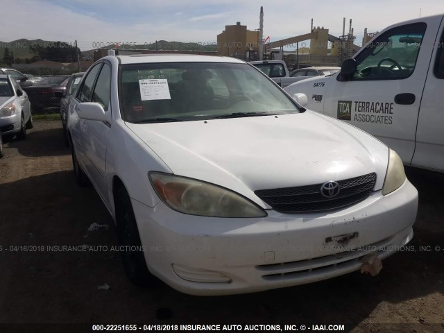 JTDBE30K420084968 - 2002 TOYOTA CAMRY LE/XLE/SE WHITE photo 1