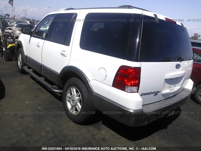 1FMPU15L54LA47732 - 2004 FORD EXPEDITION XLT WHITE photo 3