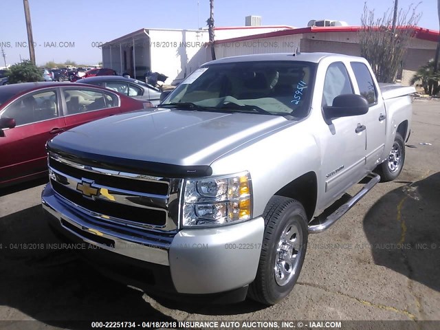 3GCPCREAXBG259511 - 2011 CHEVROLET SILVERADO C1500  LS SILVER photo 2