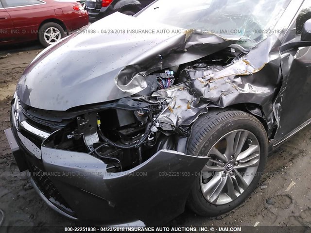 4T1BF1FK0HU778739 - 2017 TOYOTA CAMRY LE/XLE/SE/XSE ნაცრისფერი ფოტო 6