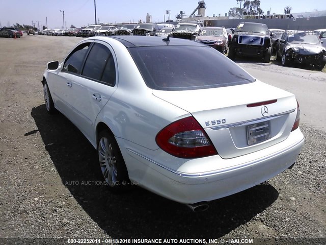 WDBUF72X78B208636 - 2008 MERCEDES-BENZ E 550 WHITE photo 3