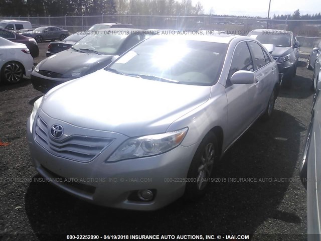 4T4BF3EK1AR008817 - 2010 TOYOTA CAMRY SE/LE/XLE SILVER photo 2