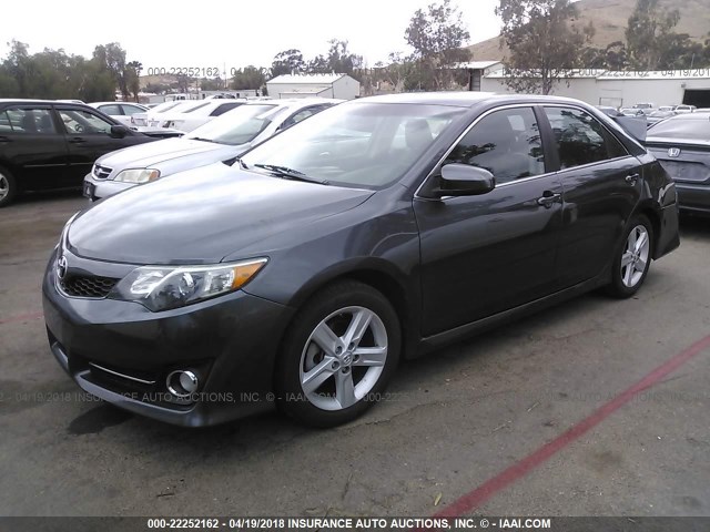 4T1BF1FK5DU241438 - 2013 TOYOTA CAMRY L/SE/LE/XLE 灰色 照片 2