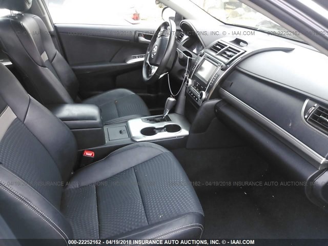 4T1BF1FK5DU241438 - 2013 TOYOTA CAMRY L/SE/LE/XLE 灰色 照片 5