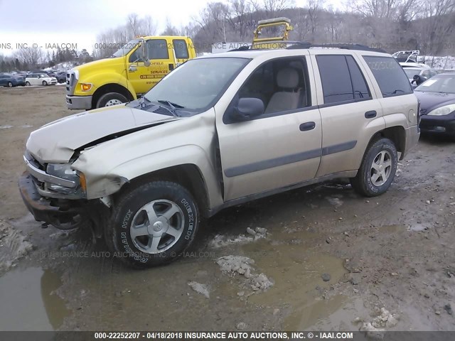 1GNDT13SX52291105 - 2005 CHEVROLET TRAILBLAZER LS/LT GOLD photo 2