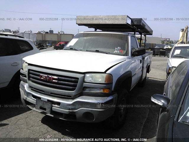 1GDHC24U33E336392 - 2003 GMC SIERRA C2500 HEAVY DUTY WHITE photo 2