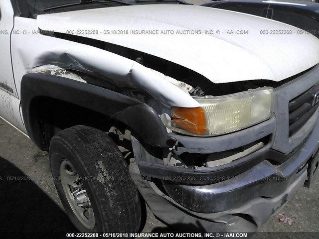 1GDHC24U33E336392 - 2003 GMC SIERRA C2500 HEAVY DUTY WHITE photo 6