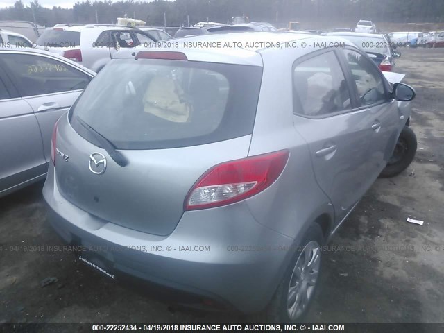 JM1DE1HY1B0122873 - 2011 MAZDA MAZDA2 GRAY photo 4