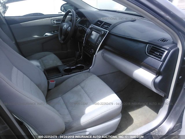 4T4BF1FKXFR495686 - 2015 TOYOTA CAMRY LE/XLE/SE/XSE GRAY photo 5