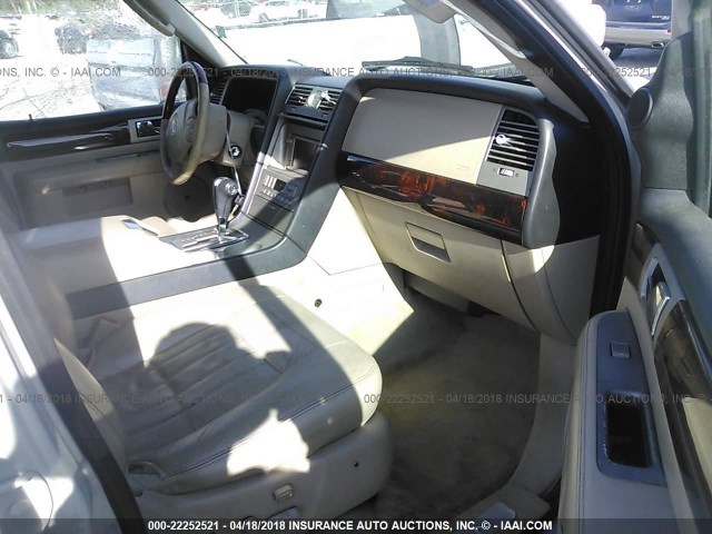 5LMFU27596LJ25817 - 2006 LINCOLN NAVIGATOR WHITE photo 5